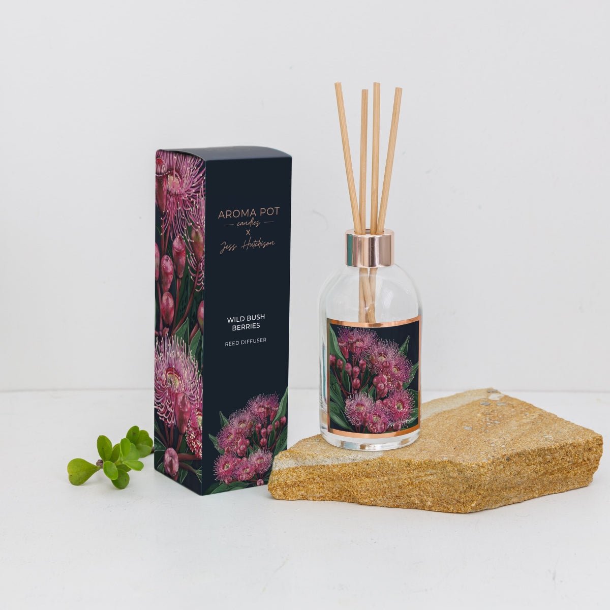 50+Hrs Soy Candle & 200ml Reed Diffuser - Wild Bush Berries - Oldboy&