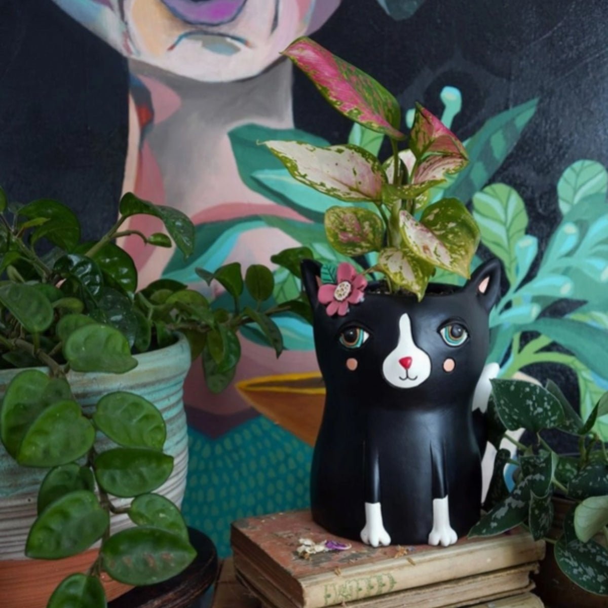 Pretty Kitty Planter - Black | Hand - Painted Polyresin Cat Planter with Drainage (Copy) - Oldboy&